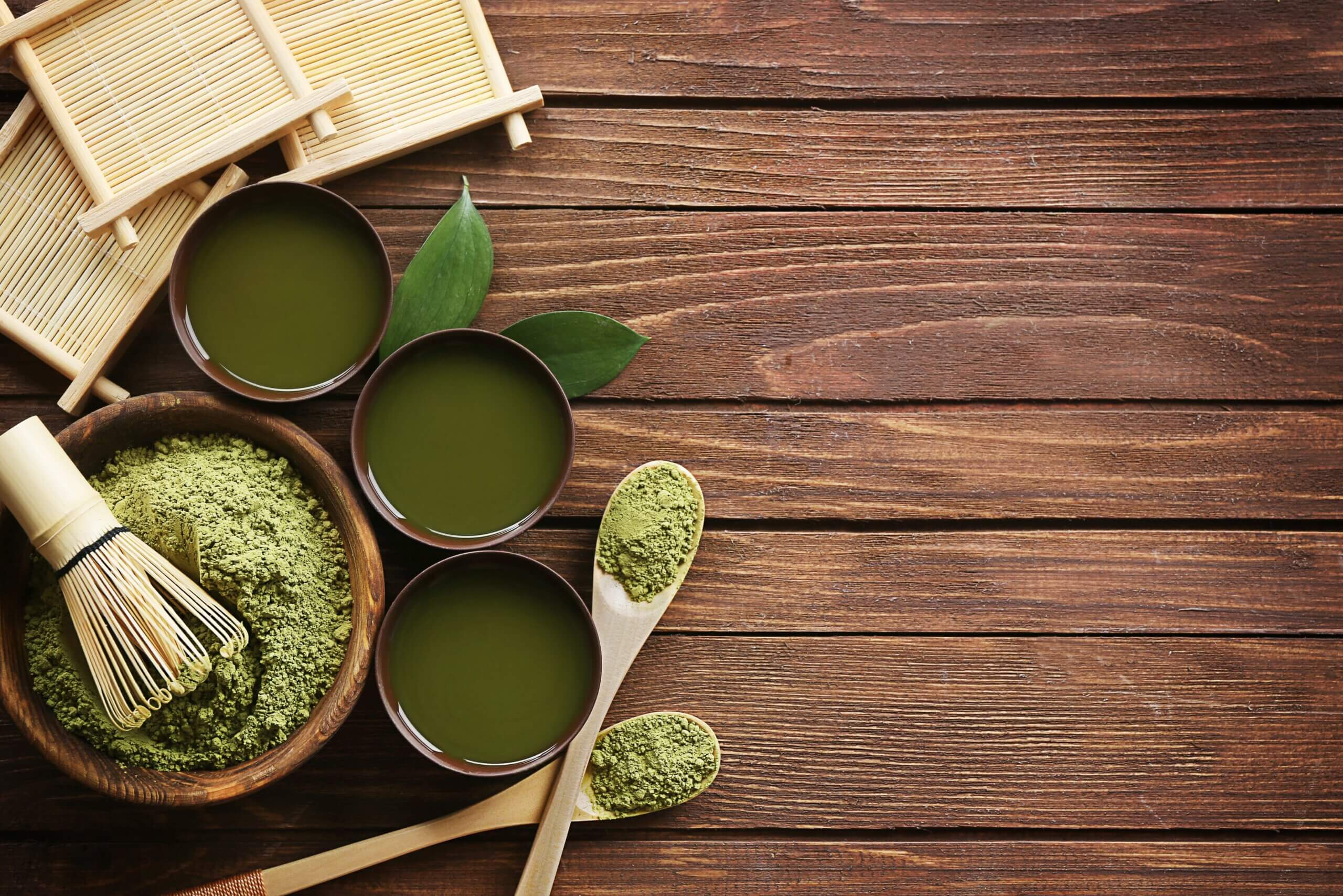 Zubereitung von Matcha, Matcha vs. Kaffee für deine Private-Label-Marke