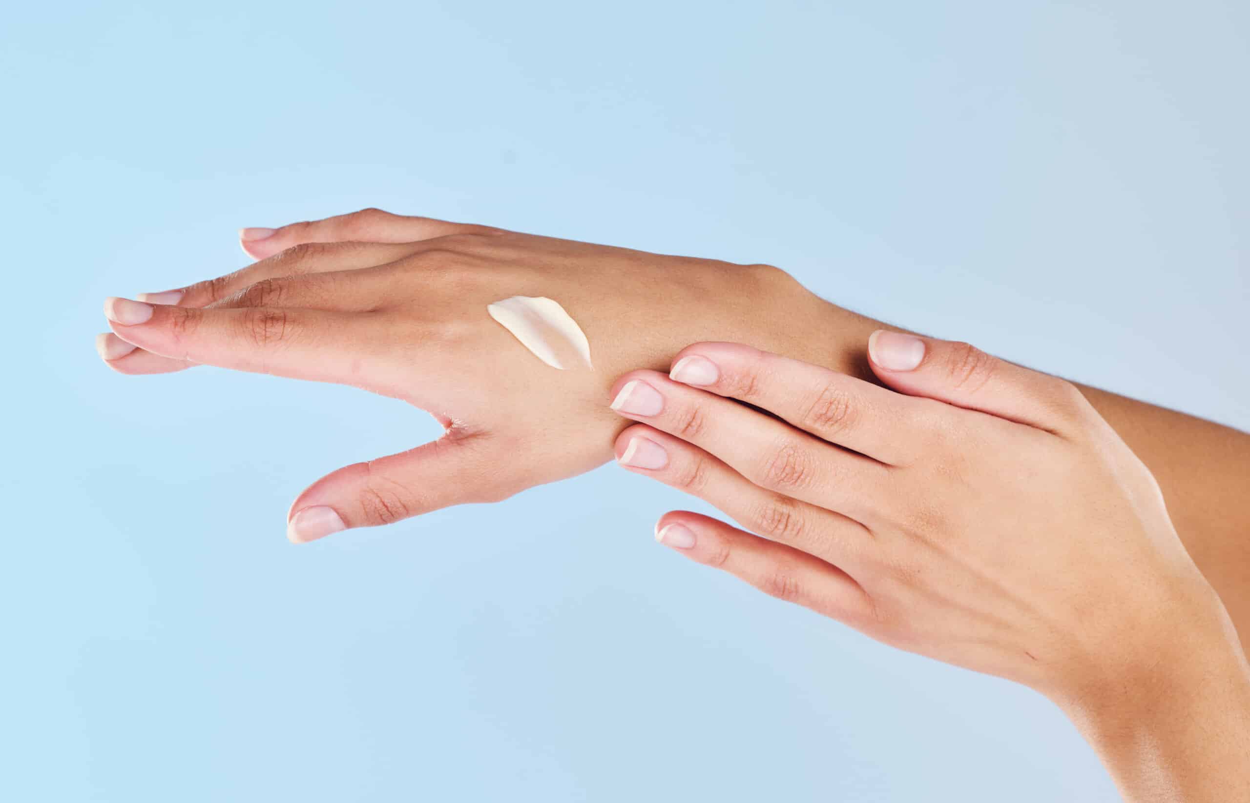 Manikürte Hände einer Frau, Creme und Hautpflege, ästhetische Clean Beauty und Luxus-Wellness, Kosmetik und Derma.
