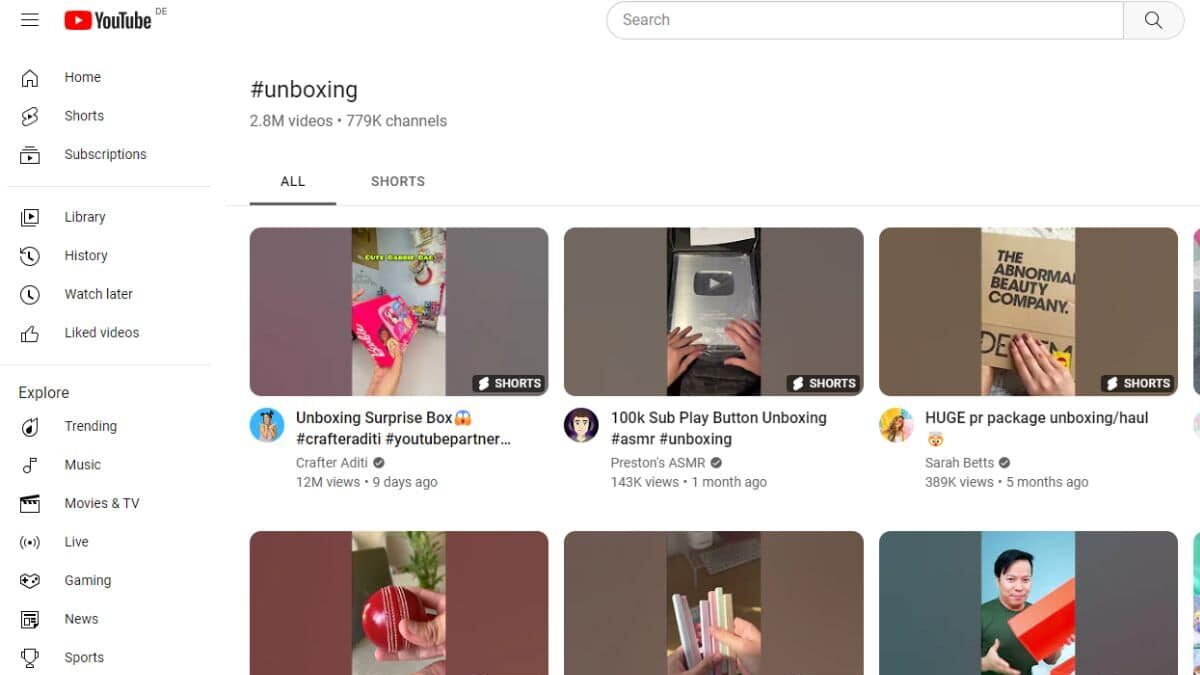 YouTube-Thumbnail mit dem '#unboxing'-Tag, das auf ein Video hinweist, in dem ein neues Produkt enthüllt wird.