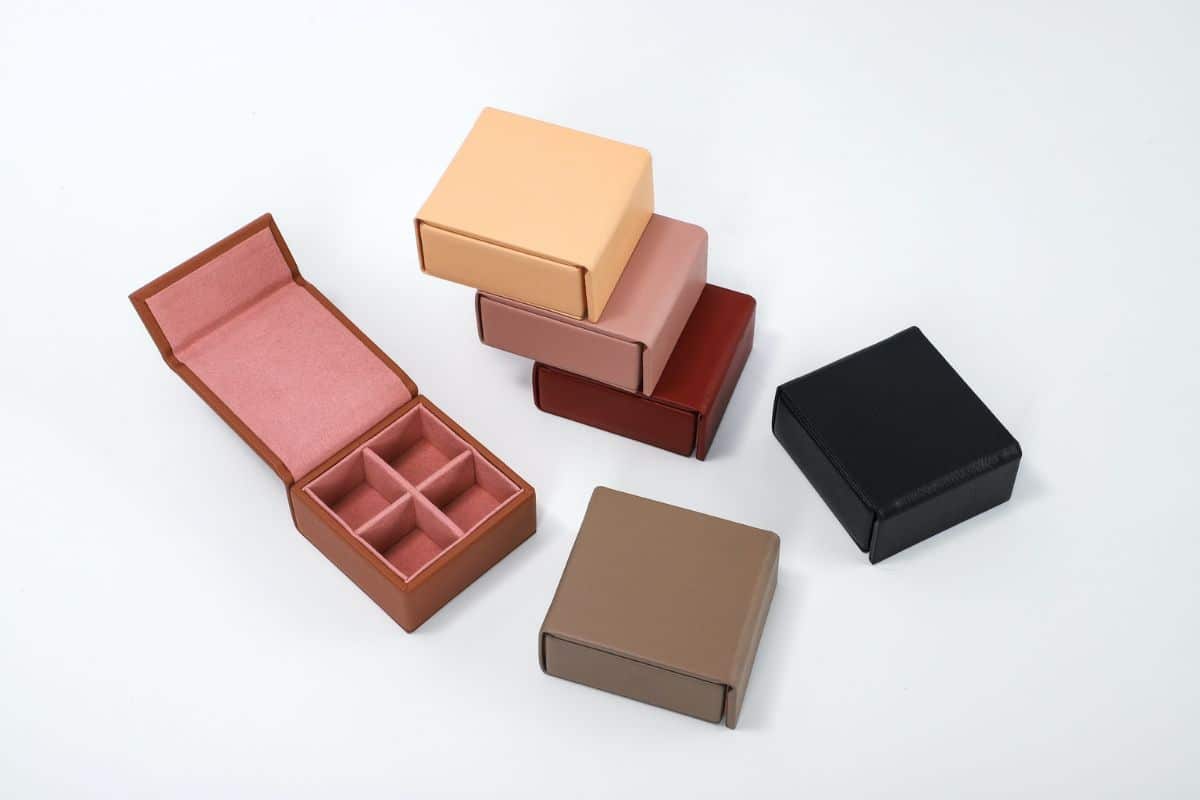 Simple, eco-friendly packaging with a clean design, made from sustainable materials, ready for branding.