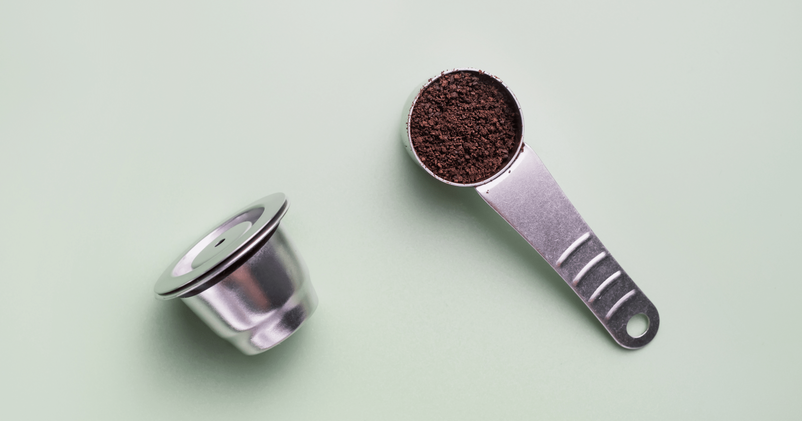 Eine Kaffeekapsel aus Edelstahl, perfekt für nachhaltigen Kaffeekonsum.